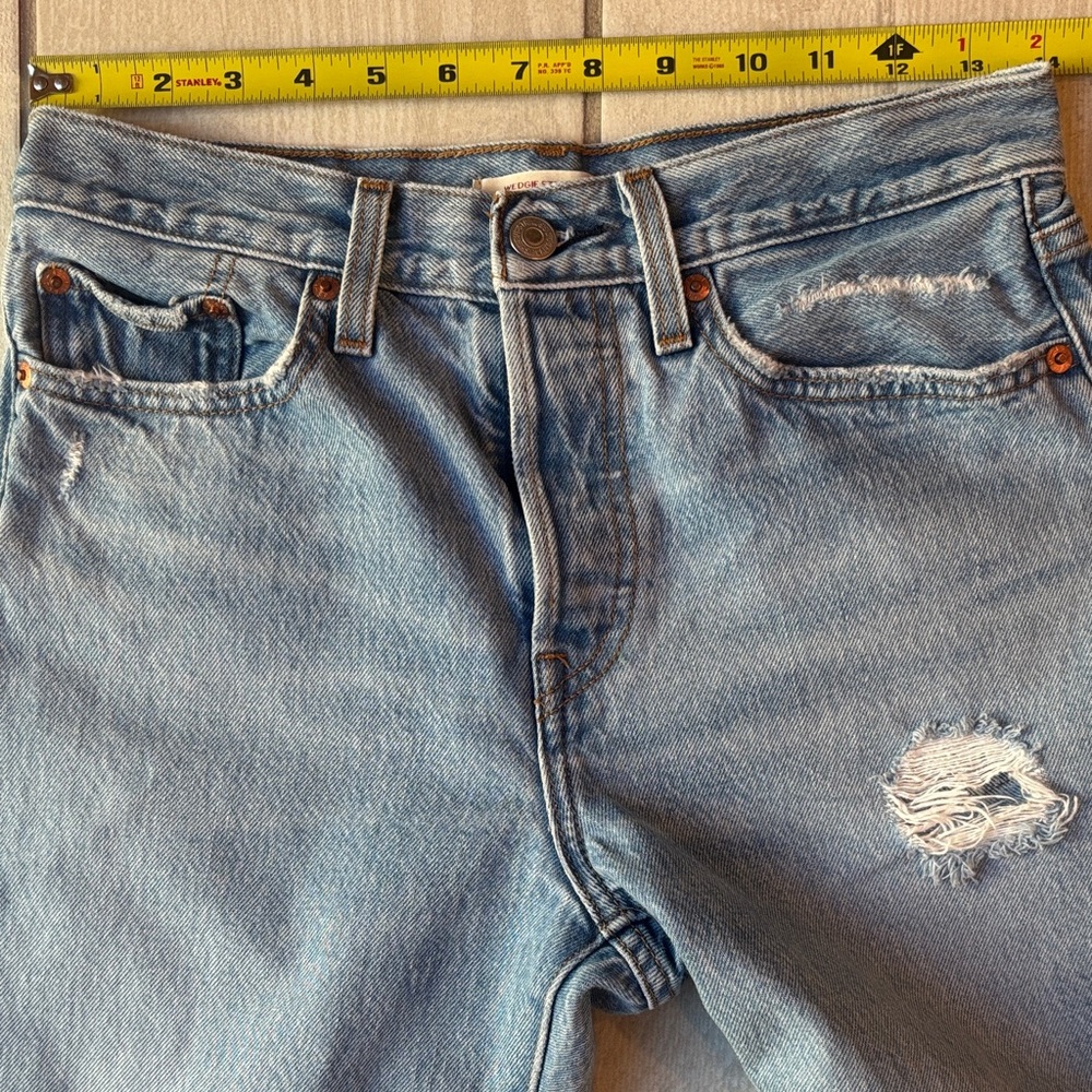 Levi's Women's Distressed Wedgie Straight Leg Light Wash Jeans Size 27 - Picture 13 of 15